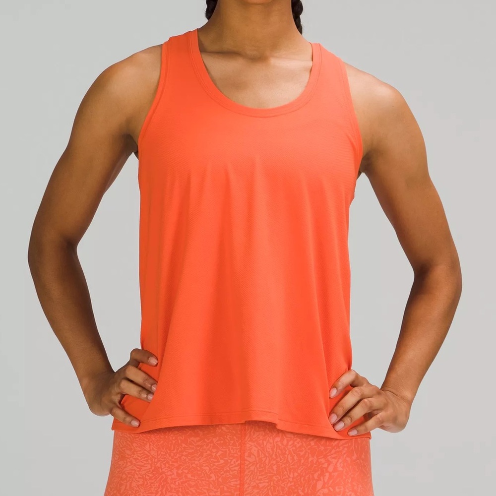 Lululemon Essential Tank *train size 4